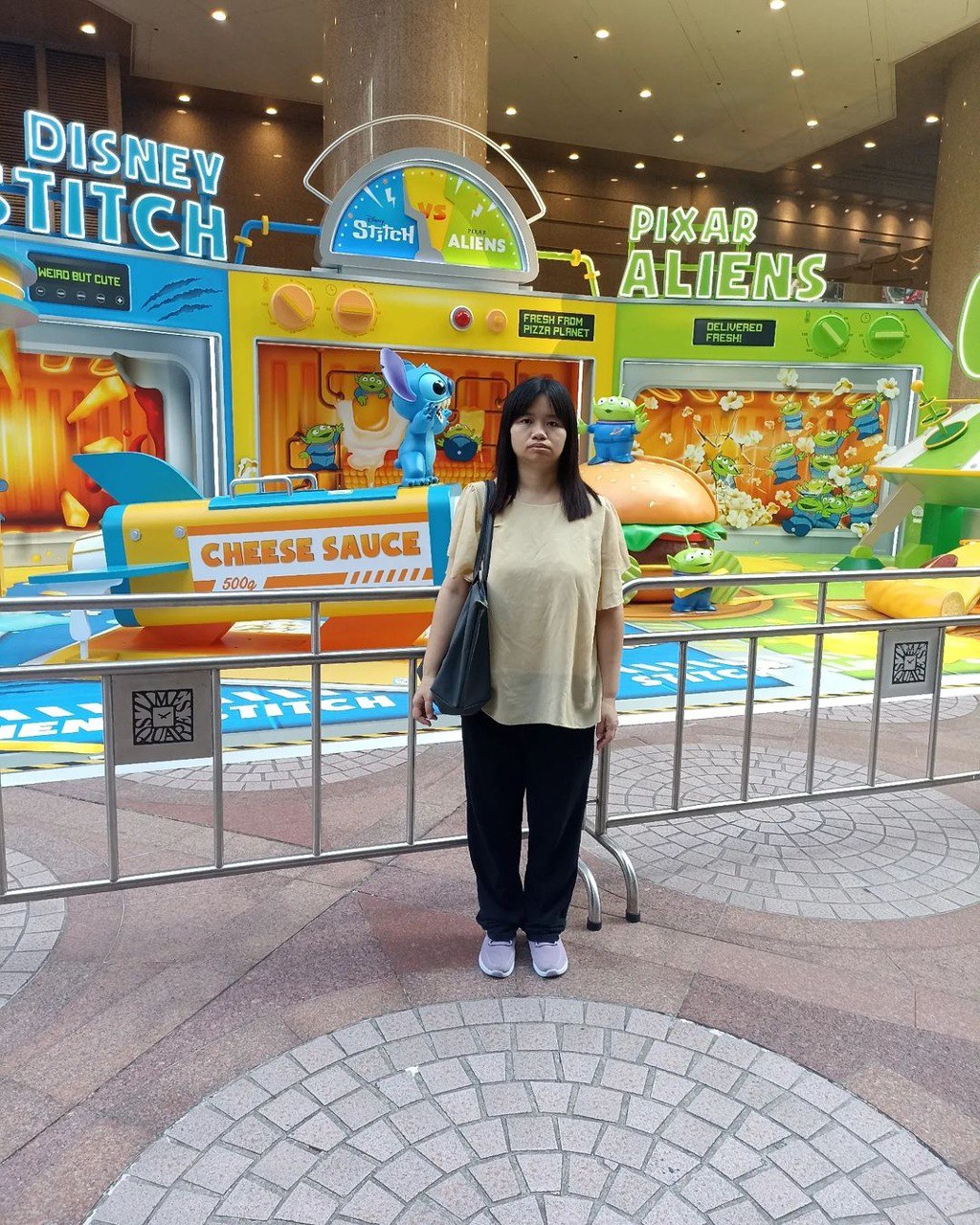 阿儀標準站姿，唔係人人學得到。